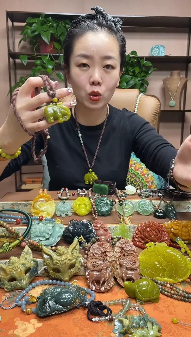 未镶嵌岫玉吊坠多样性发货发其中之一