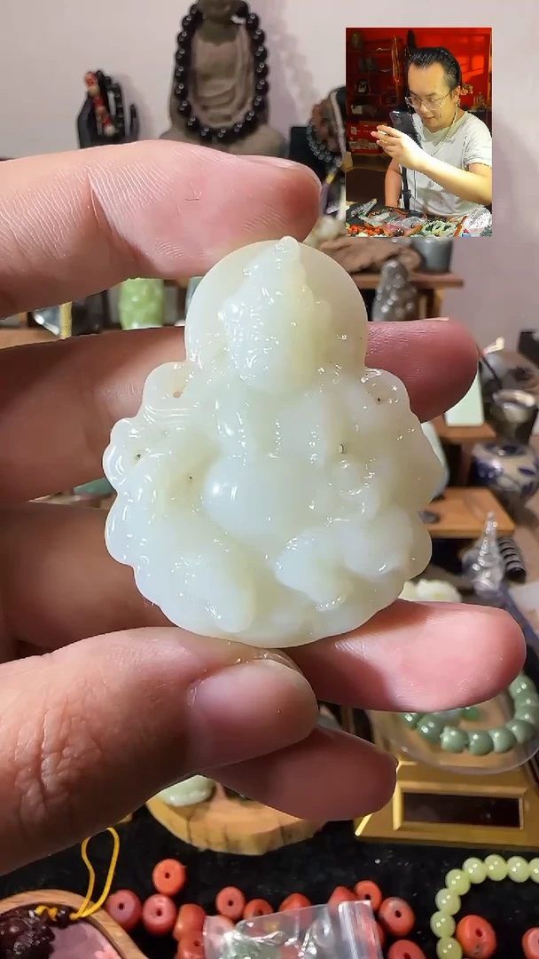 和田玉未镶嵌颈饰黄财