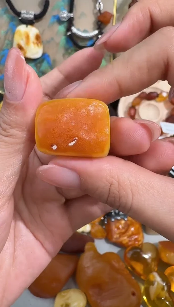 未镶嵌琥珀裸石琥珀