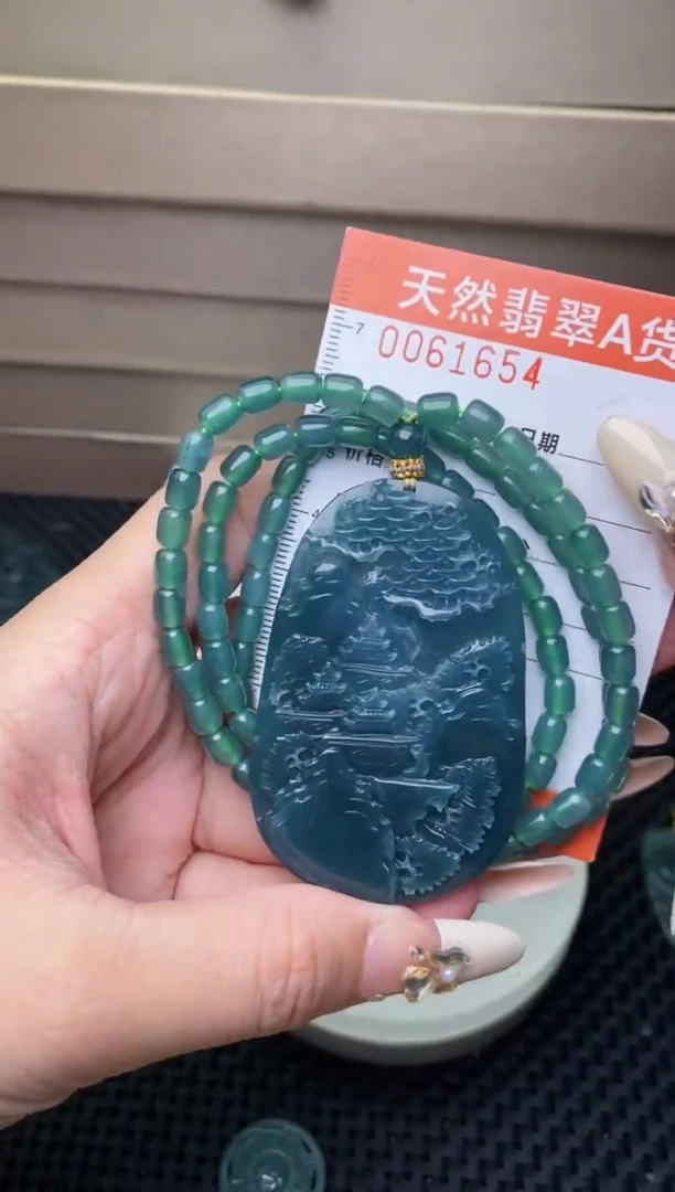 翡翠未镶嵌颈饰