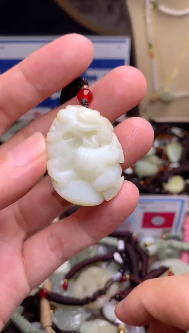 颈饰未镶嵌和田玉1