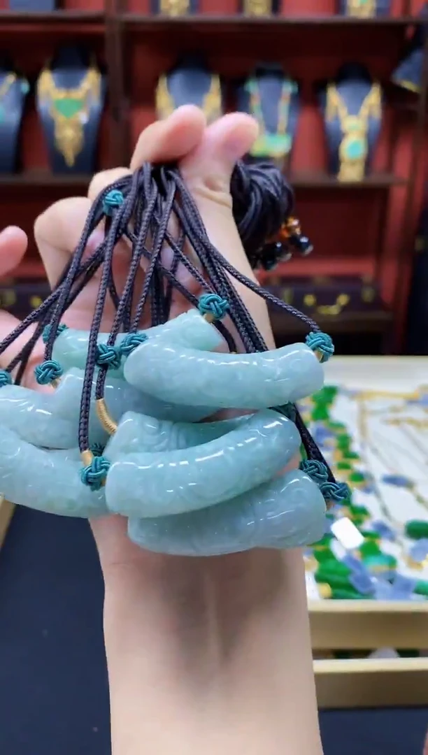 颈饰未镶嵌翡翠翡翠吊坠多样性发一