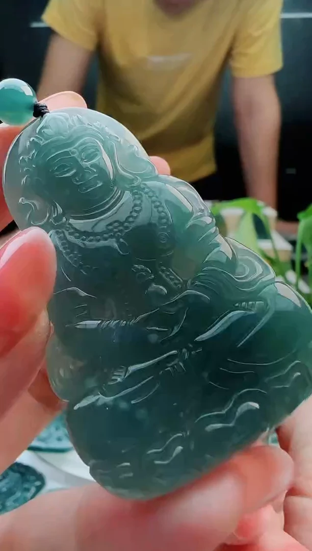 翡翠未镶嵌颈饰多样性发货其中一件