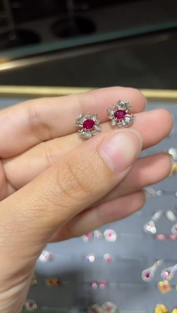 18K金镶嵌耳饰红宝石1