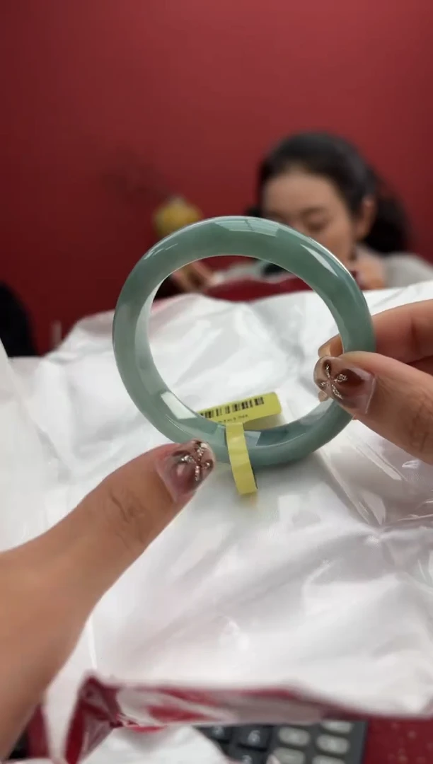 【闪购商品】翡翠手镯未镶嵌17手镯