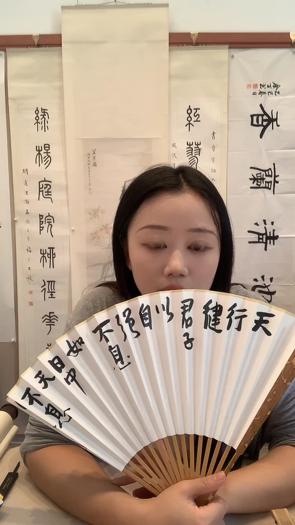 书法星**烂j曾老师书法成扇带香樟木盒一件