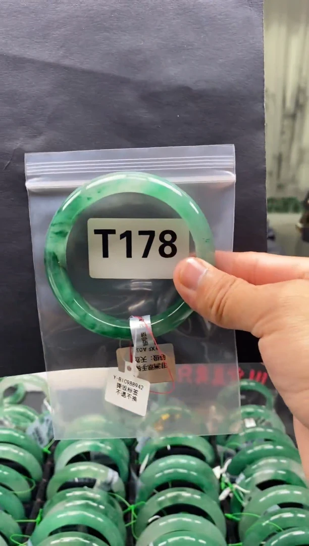 未镶嵌手镯石英质玉（非洲翠）63圈口T178