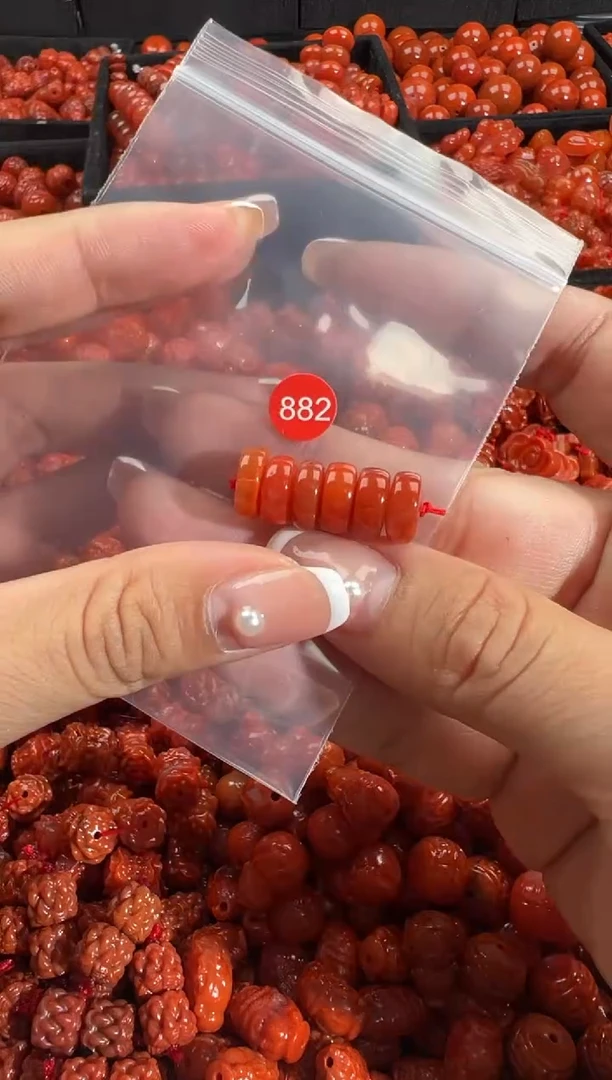 颈饰未镶嵌南红玛瑙1