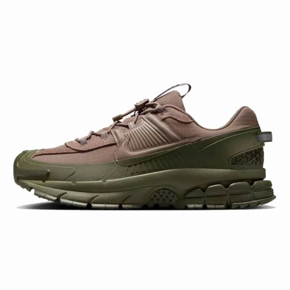 【滔搏联动】NIKE男鞋 ZOOM VOMERO ROAM防水秋冬休闲鞋FV2295-201