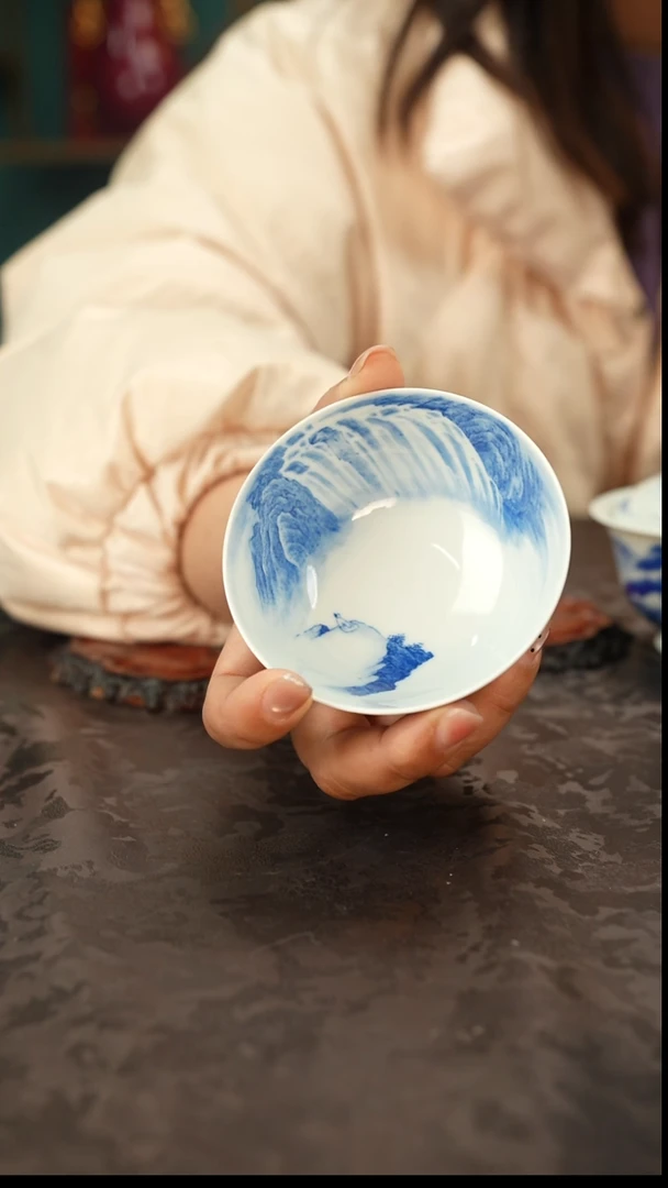 青花手绘山水主人杯