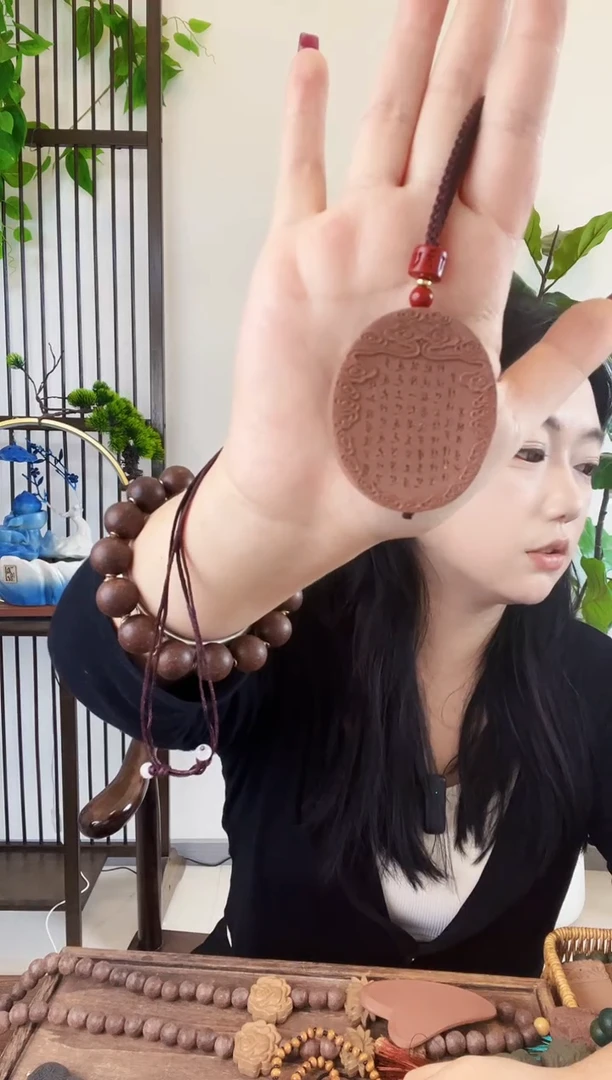 泥塑红麝香方圆牌心经