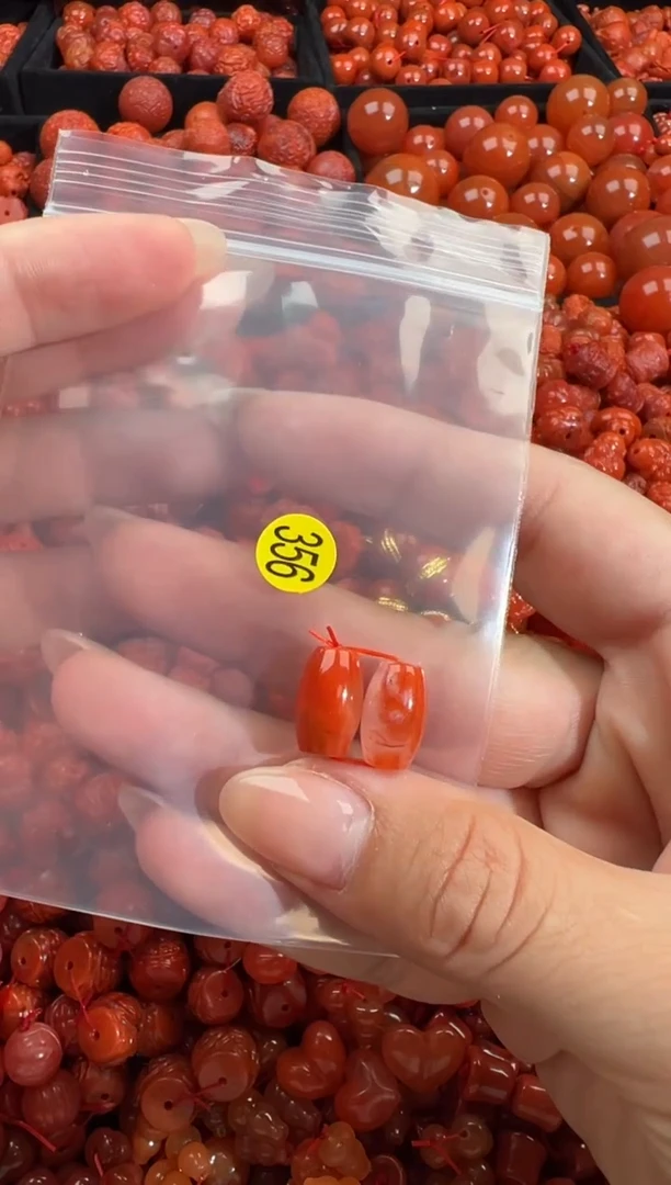 南红玛瑙未镶嵌颈饰1