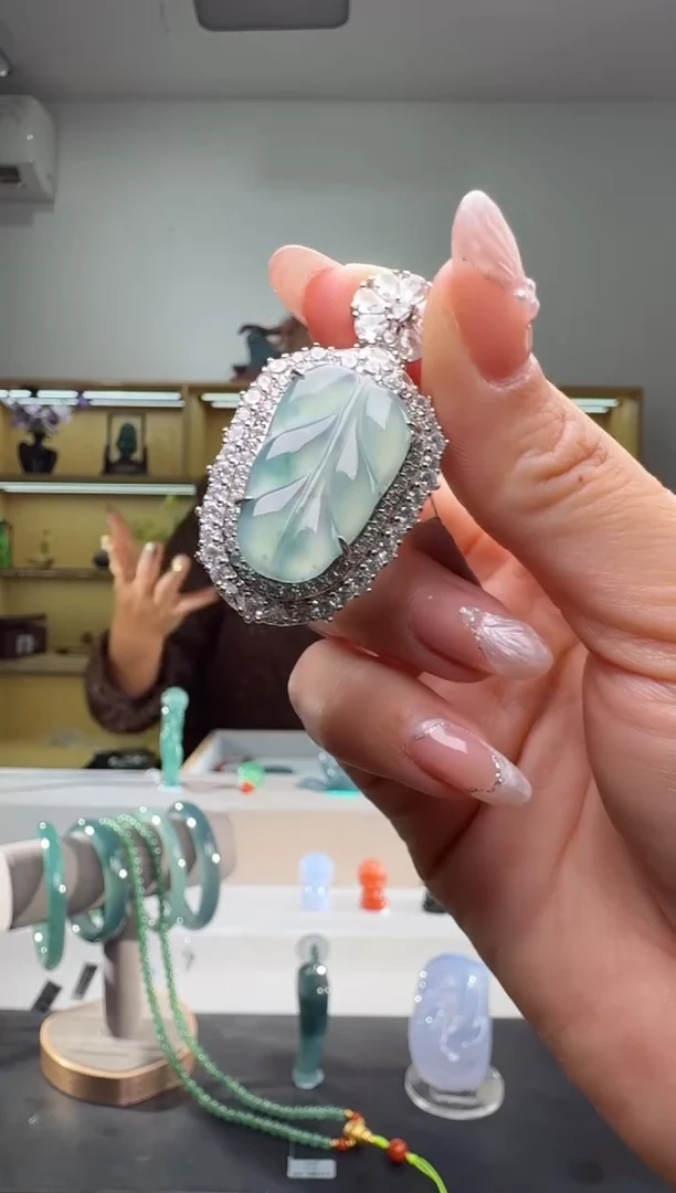 吊坠(不含链)未镶嵌翡翠叶子（多样性发其一）