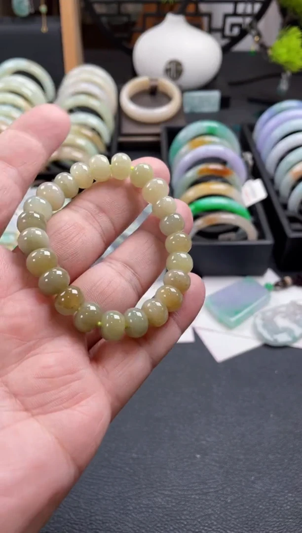 【闪购商品】翡翠颈饰未镶嵌有纹裂