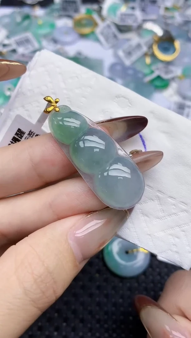 颈饰18K金镶嵌翡翠   天然翡翠A货  百元以上9米证书费自理