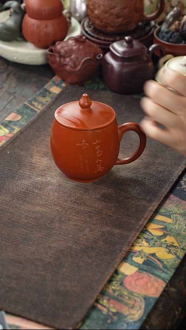 赵庄朱泥刻绘山高人为峰紫砂盖杯