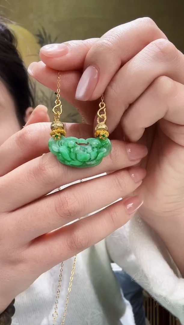 颈饰未镶嵌翡翠吊坠