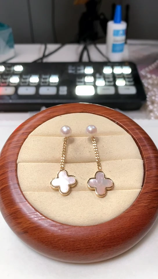 【闪购商品】淡水珍珠耳钉未镶嵌四叶草耳钉