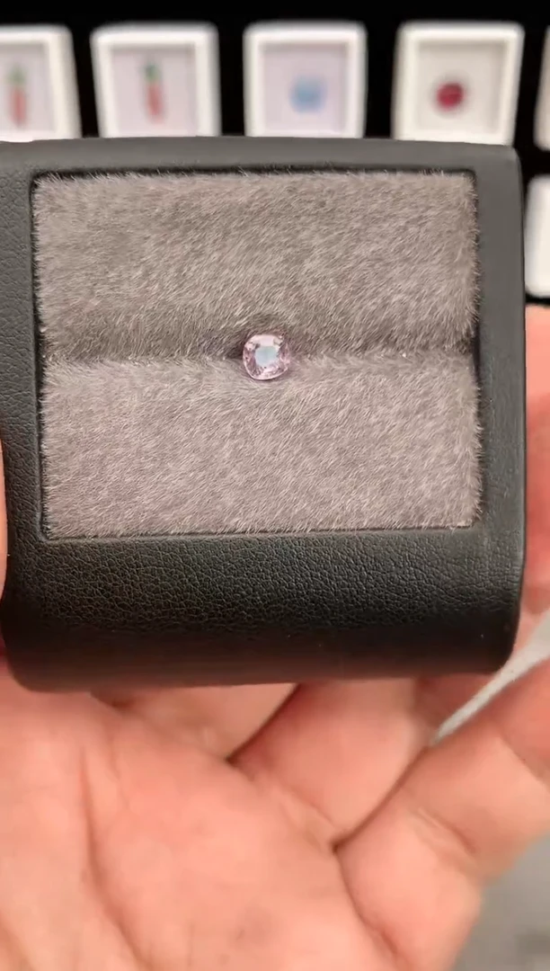 未镶嵌裸石尖晶石0.54