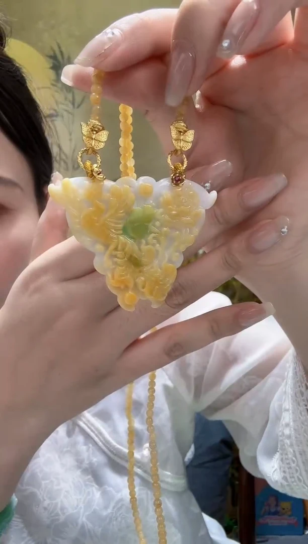 颈饰未镶嵌翡翠吊坠