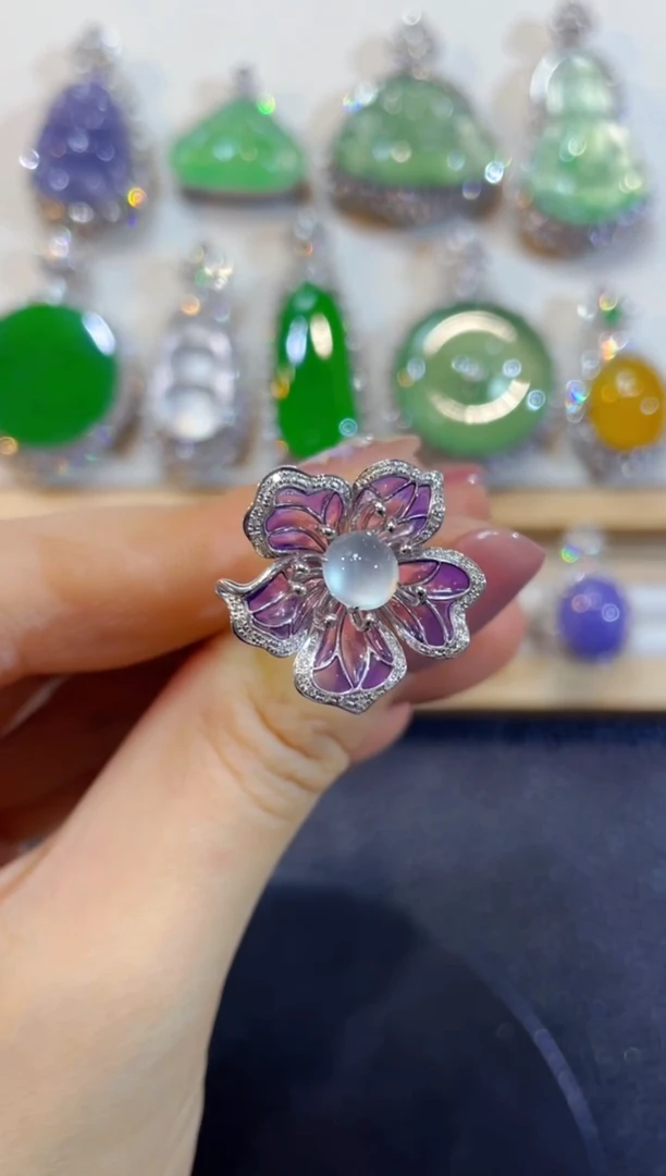 颈饰18K金镶嵌翡翠团购34