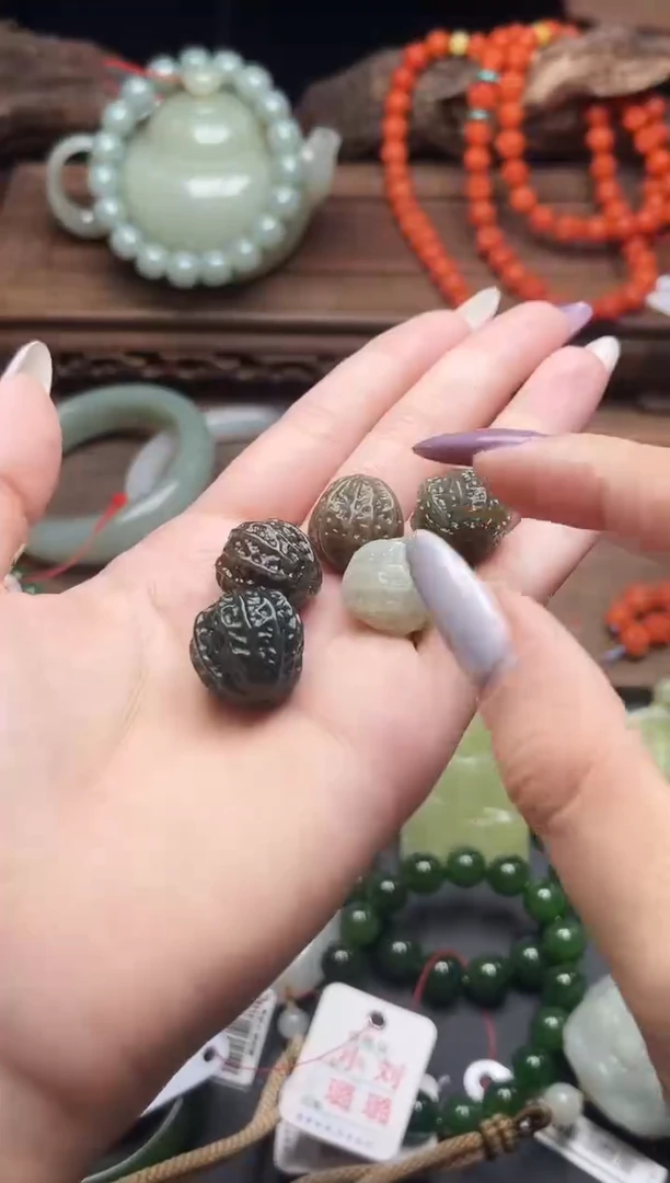 吊坠(不含链)未镶嵌和田玉多产地 核桃单珠 多样性发一 有瑕疵