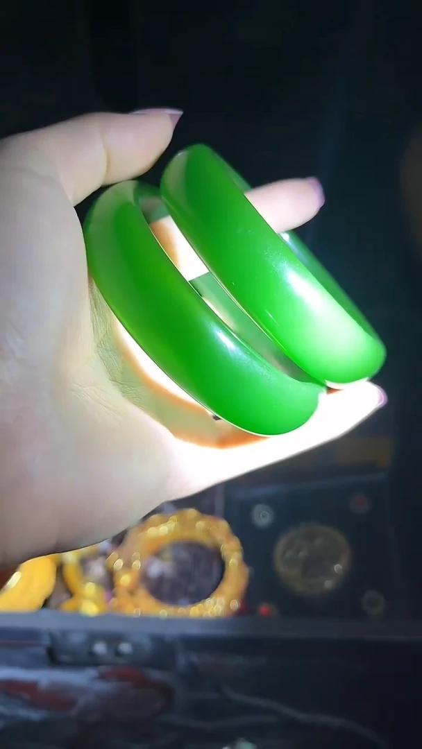 和田玉手镯未镶嵌和田玉手镯.1对.扁.宽