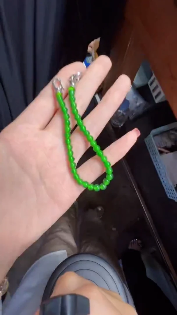 未镶嵌定制翡翠翡翠A货有轻微色差属于正常现象，手串多样性发货1