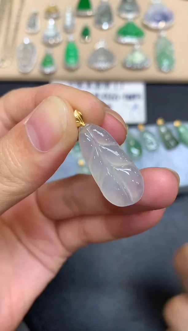 颈饰18K金镶嵌翡翠树叶【无服务费【24小时鉴赏期】