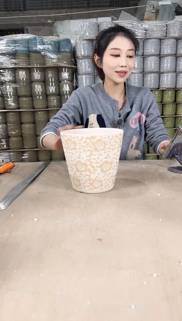 【闪购商品】陶瓷圆筒缩点中号18x17