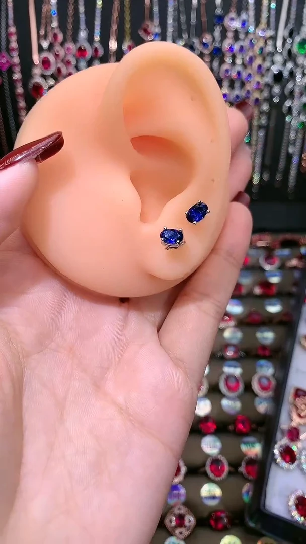 【闪购商品】蓝宝石耳饰银S925镶嵌4.6