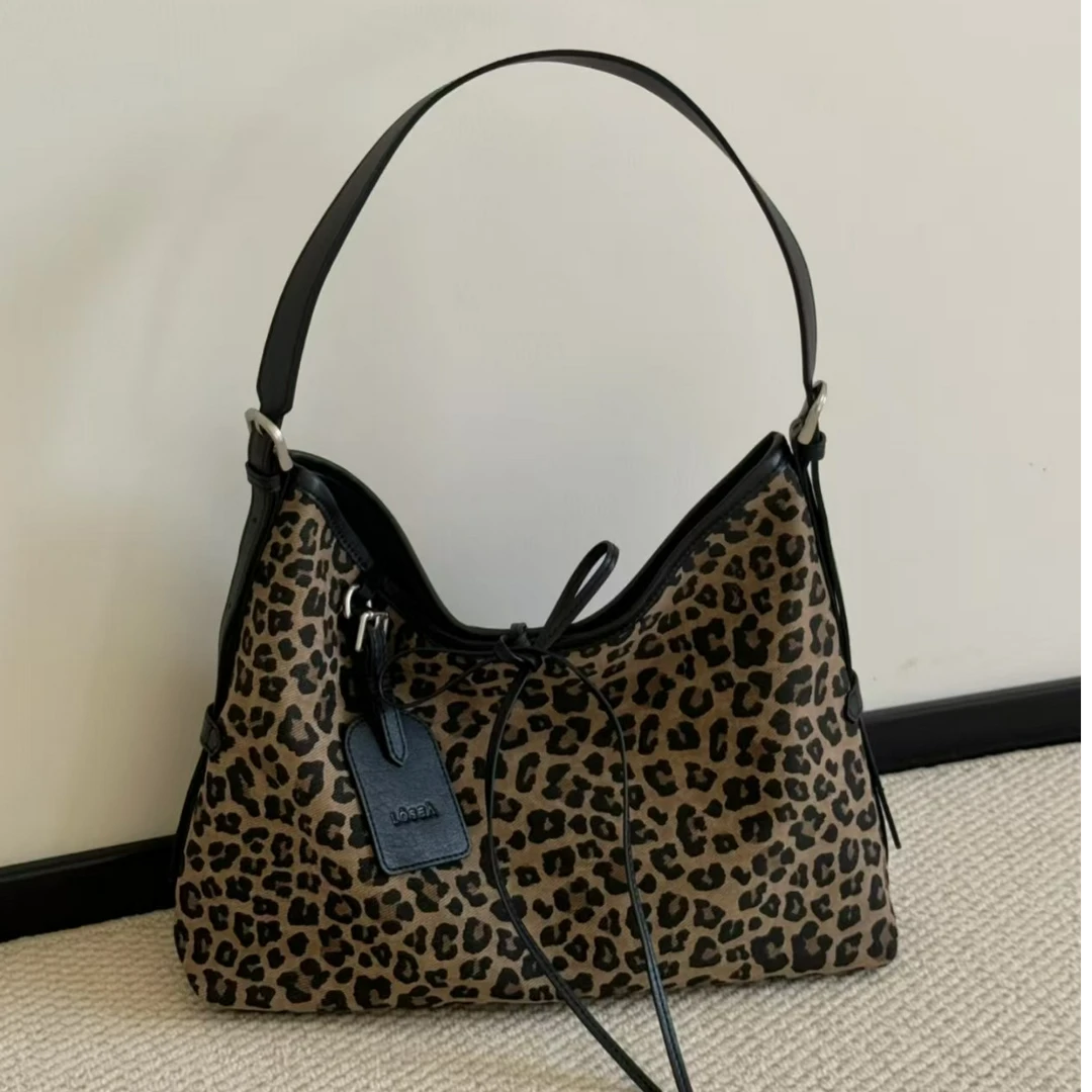 2025新款女包复古百搭港风轻奢双肩包斜挎多功能