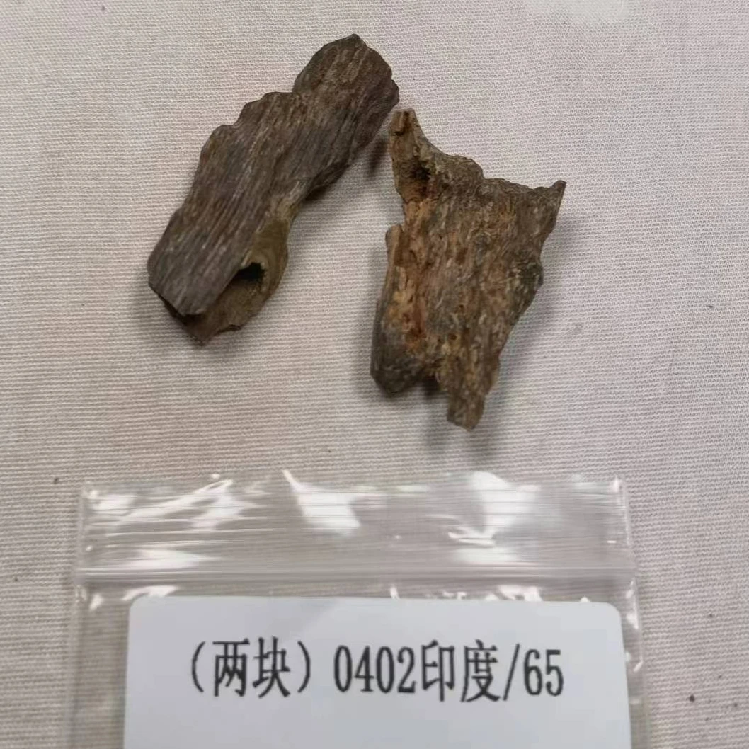 （两块）重约3.11克  0402印度/65（料） 天然木艺木雕