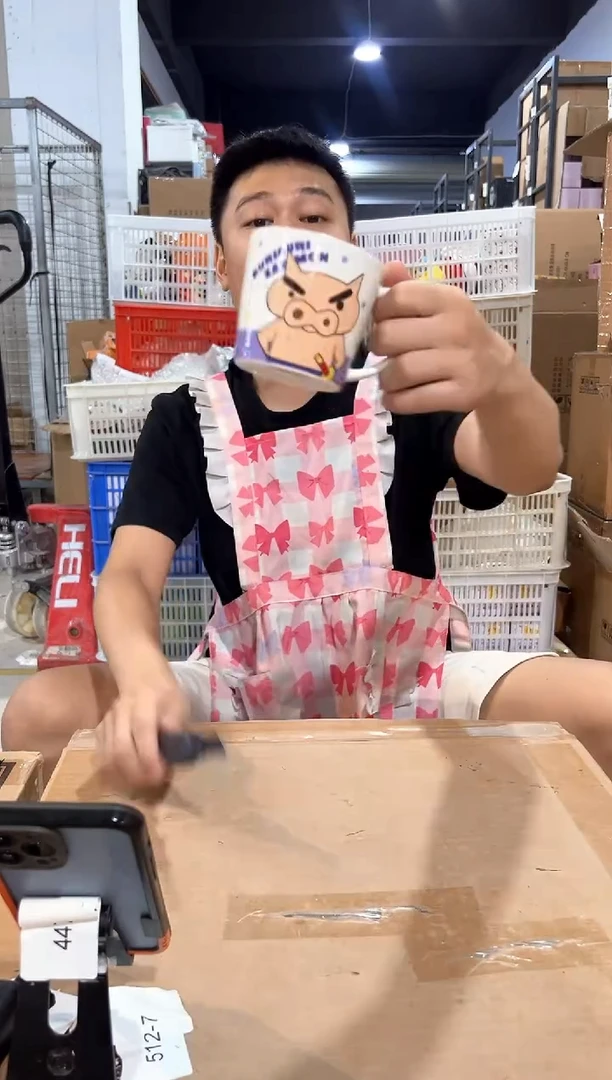 瓷片肥嘟嘟刻度杯