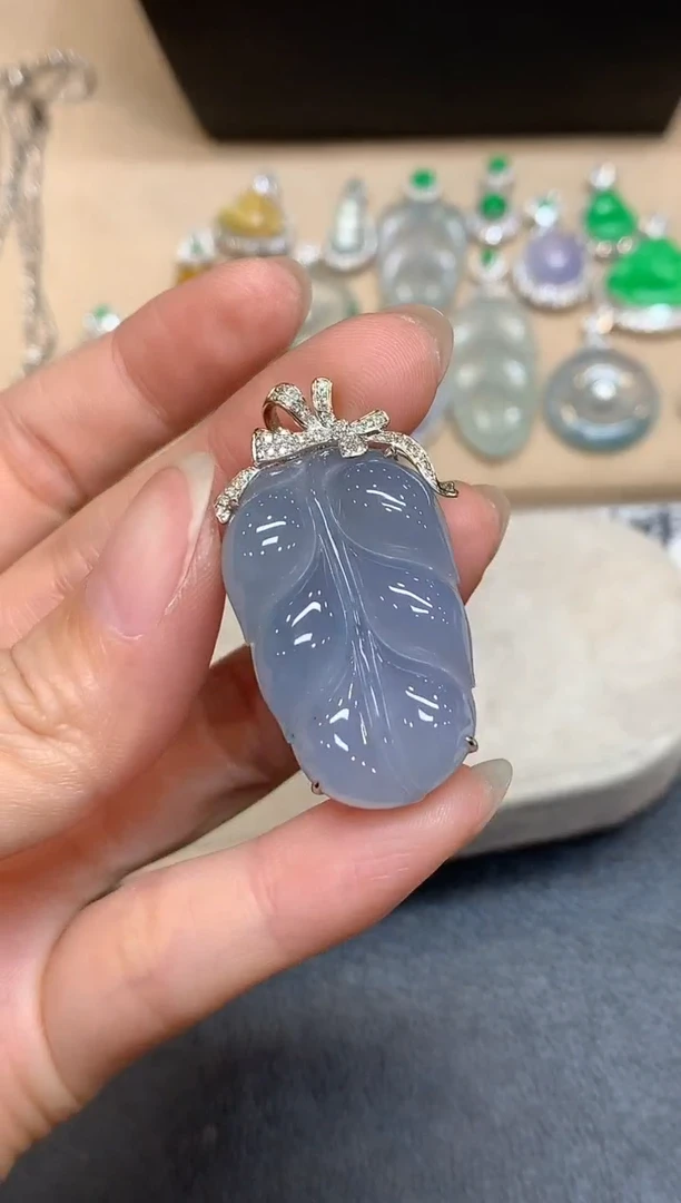 颈饰18K金镶嵌翡翠树叶【无服务费