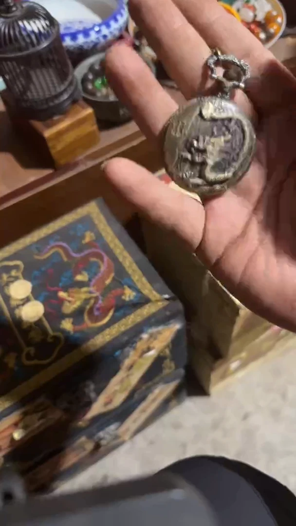 木闪电购链接精品摆件表