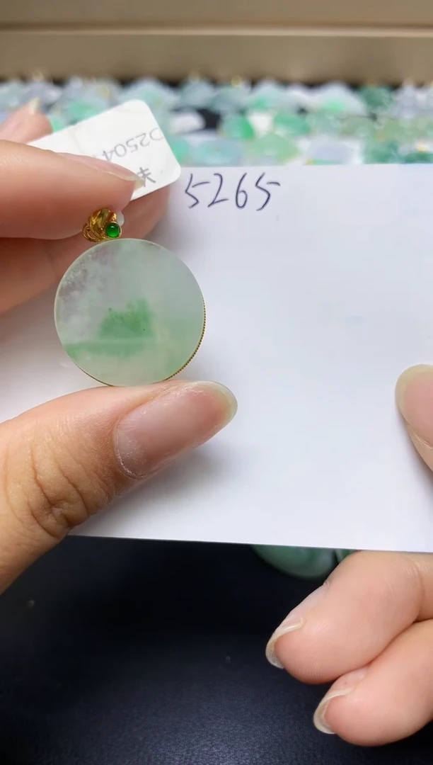 翡翠18K金镶嵌颈饰 天然缅甸翡翠A货