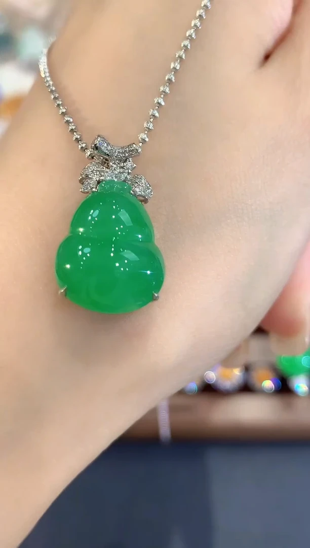 吊坠(不含链)18K金镶嵌翡翠e63