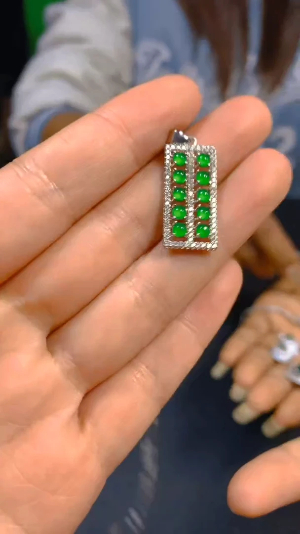 【闪购商品】翡翠吊坠(赠链)未镶嵌0783296728多样性发一