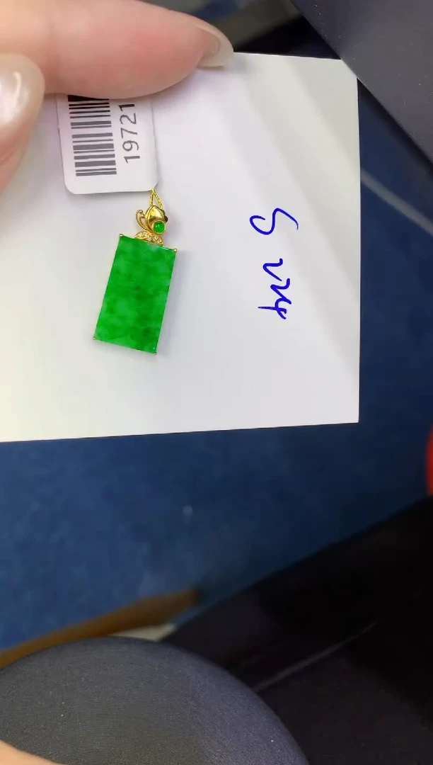 颈饰18K金镶嵌翡翠缅甸天然翡翠A货