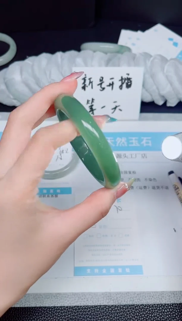 石英质玉手镯未镶嵌70-58