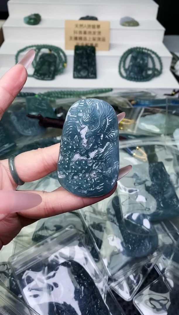 颈饰未镶嵌翡翠