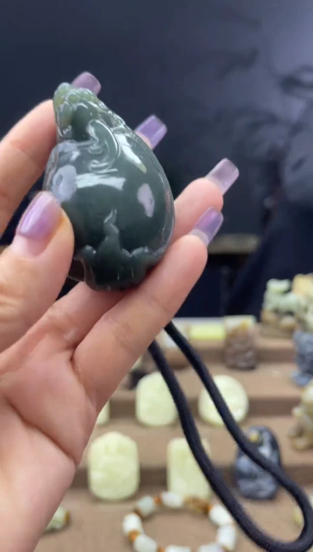 颈饰未镶嵌和田玉1
