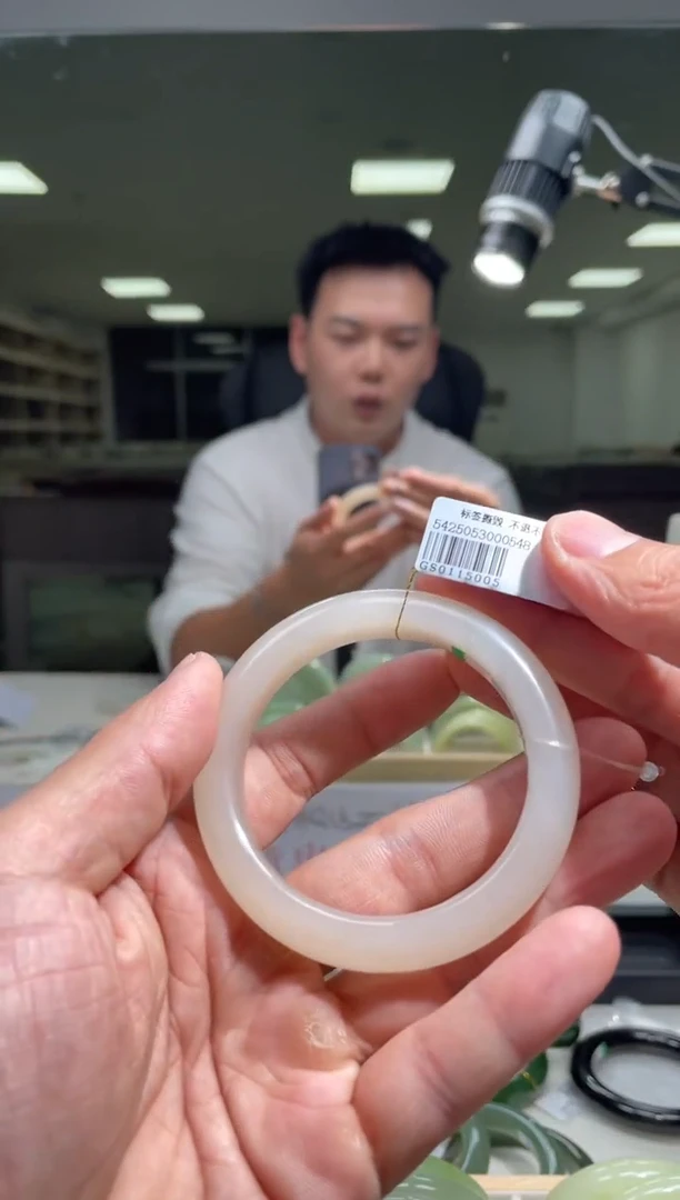 未镶嵌手镯和田玉【老卢徒弟放漏款】52-53，5005