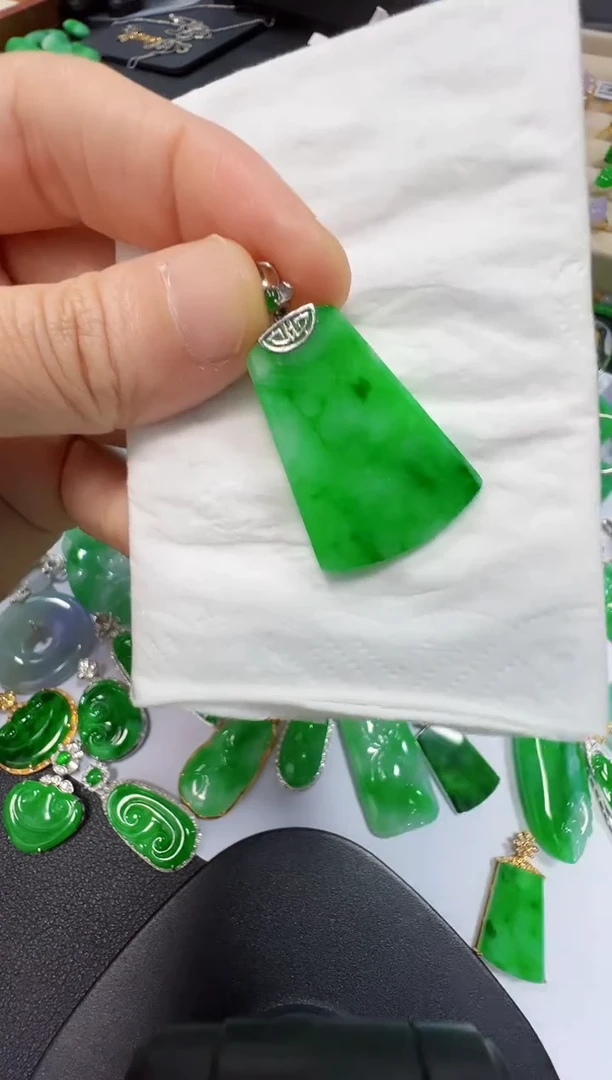 吊坠(不含链)18K金镶嵌翡翠3980