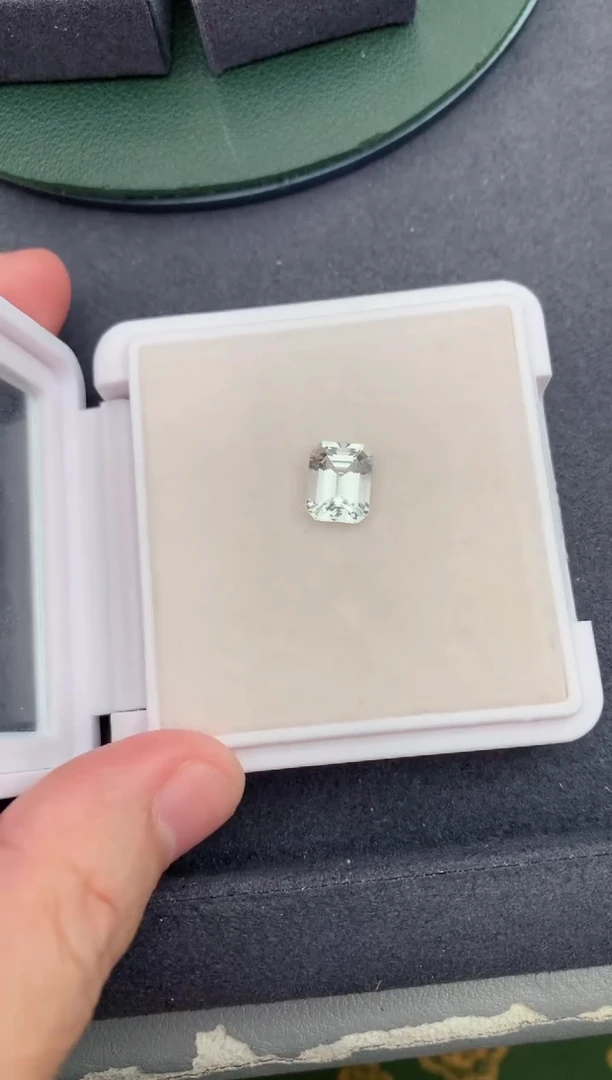 绿柱石裸石2ct白海蓝   定制   BD