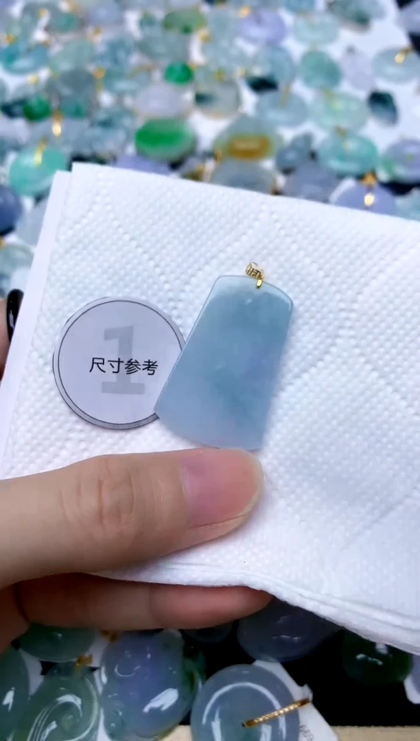 颈饰18K金镶嵌翡翠天然A货翡翠