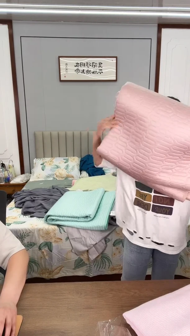 再生纤维素纤维竹纤维乳胶床盖180*200粉色