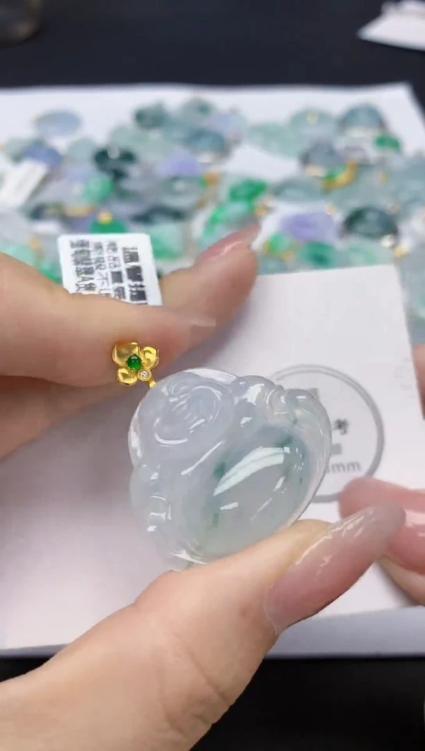 颈饰18K金镶嵌翡翠天然缅甸a货翡翠百元以上九元证书费自理