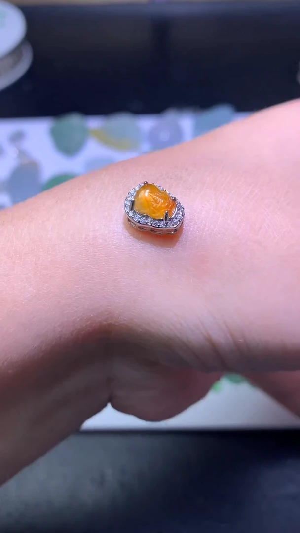 颈饰未镶嵌翡翠净货